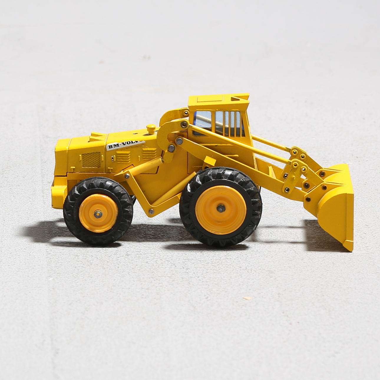 NZG MODELLE GMBH. BM-VOLVO 840.