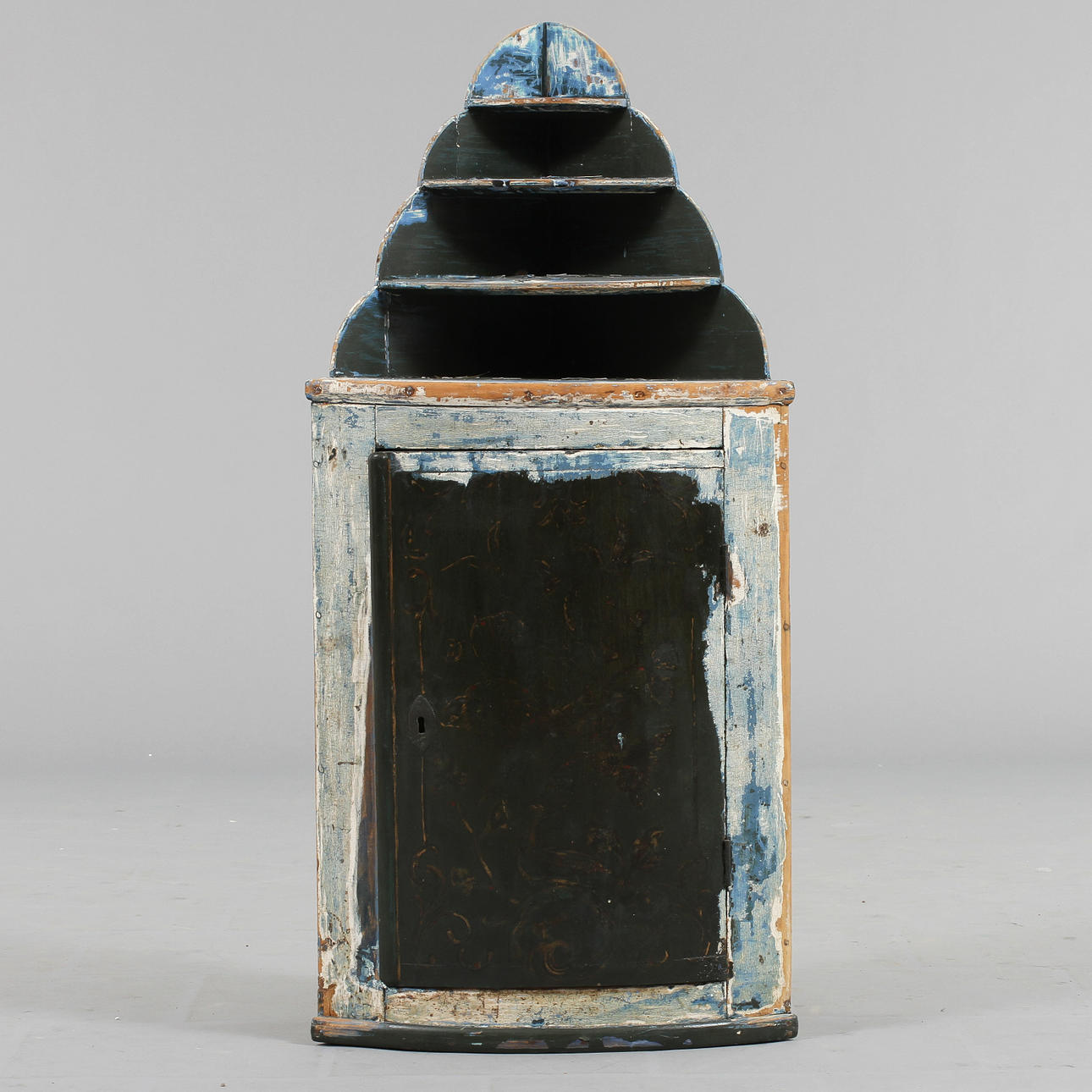 HÖRNSKÅP, gustavianskt, 1700-tal.