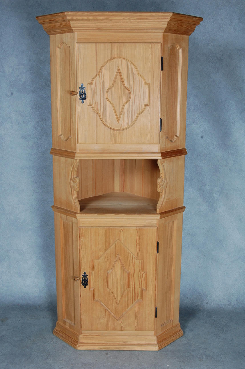 HÖRNSKÅP, Norge,1900-tal.