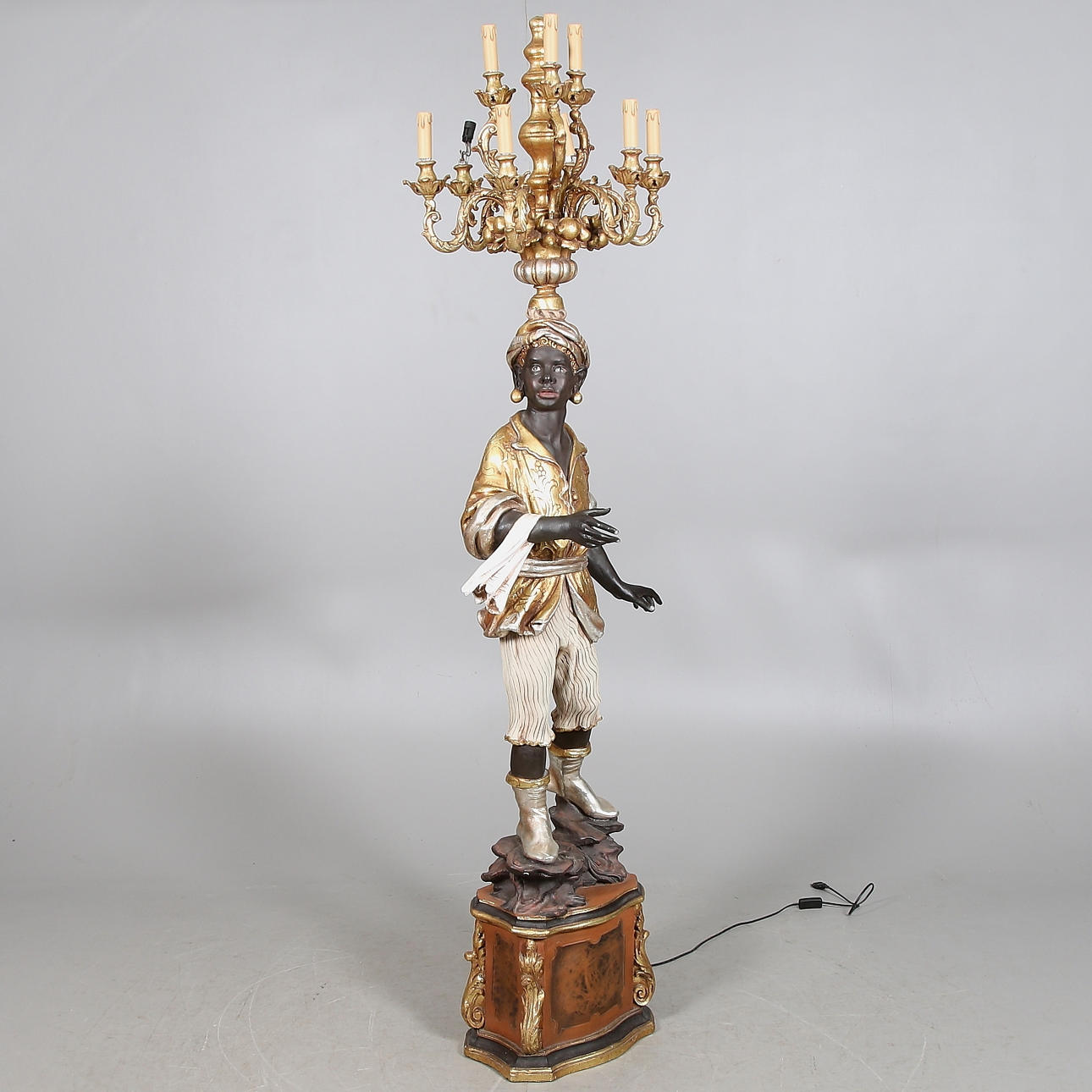 CANDELABRO / LÁMPARA DE PIE, con morian, 1970/1980.