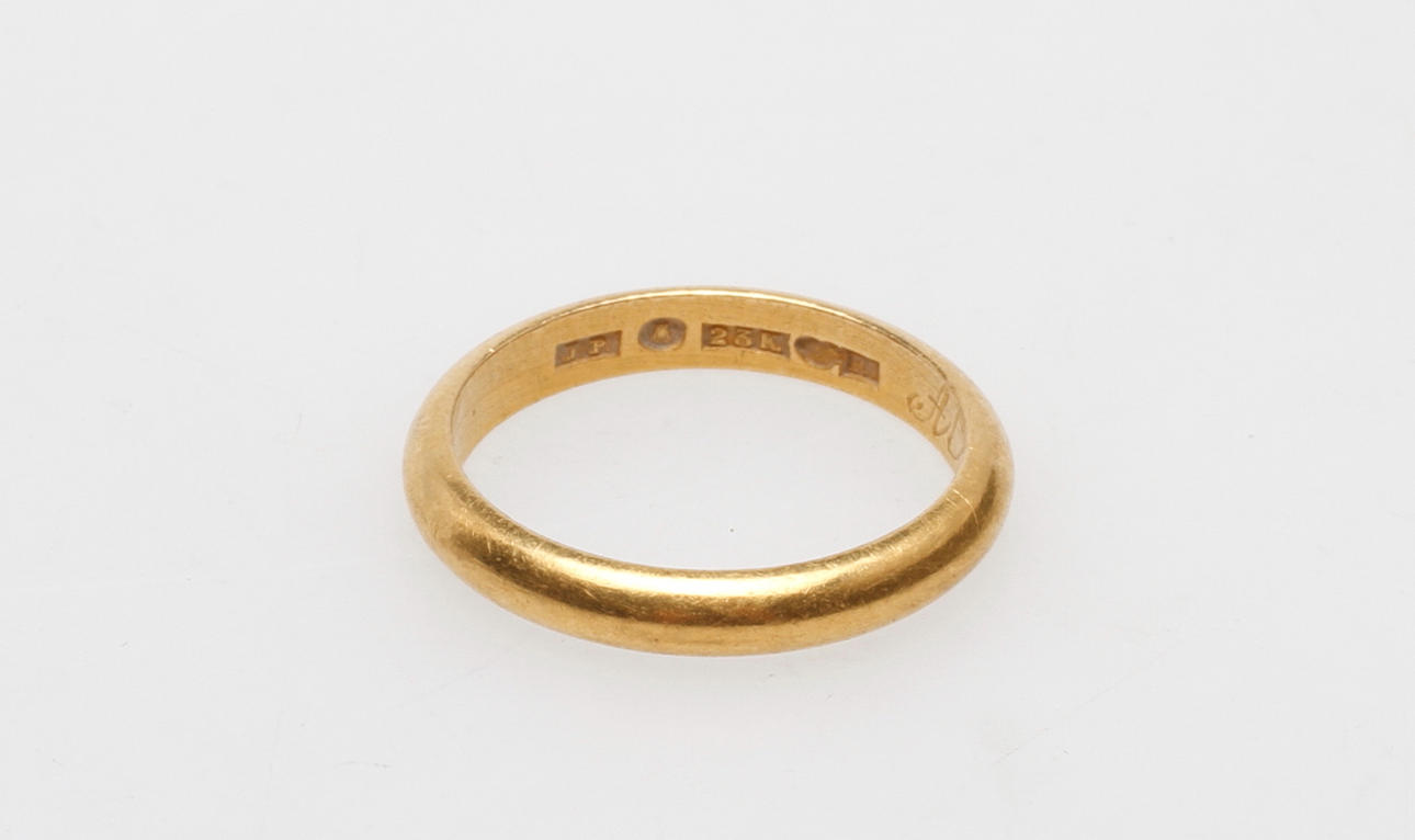 RING, 23k guld, vikt ca 8 gr.