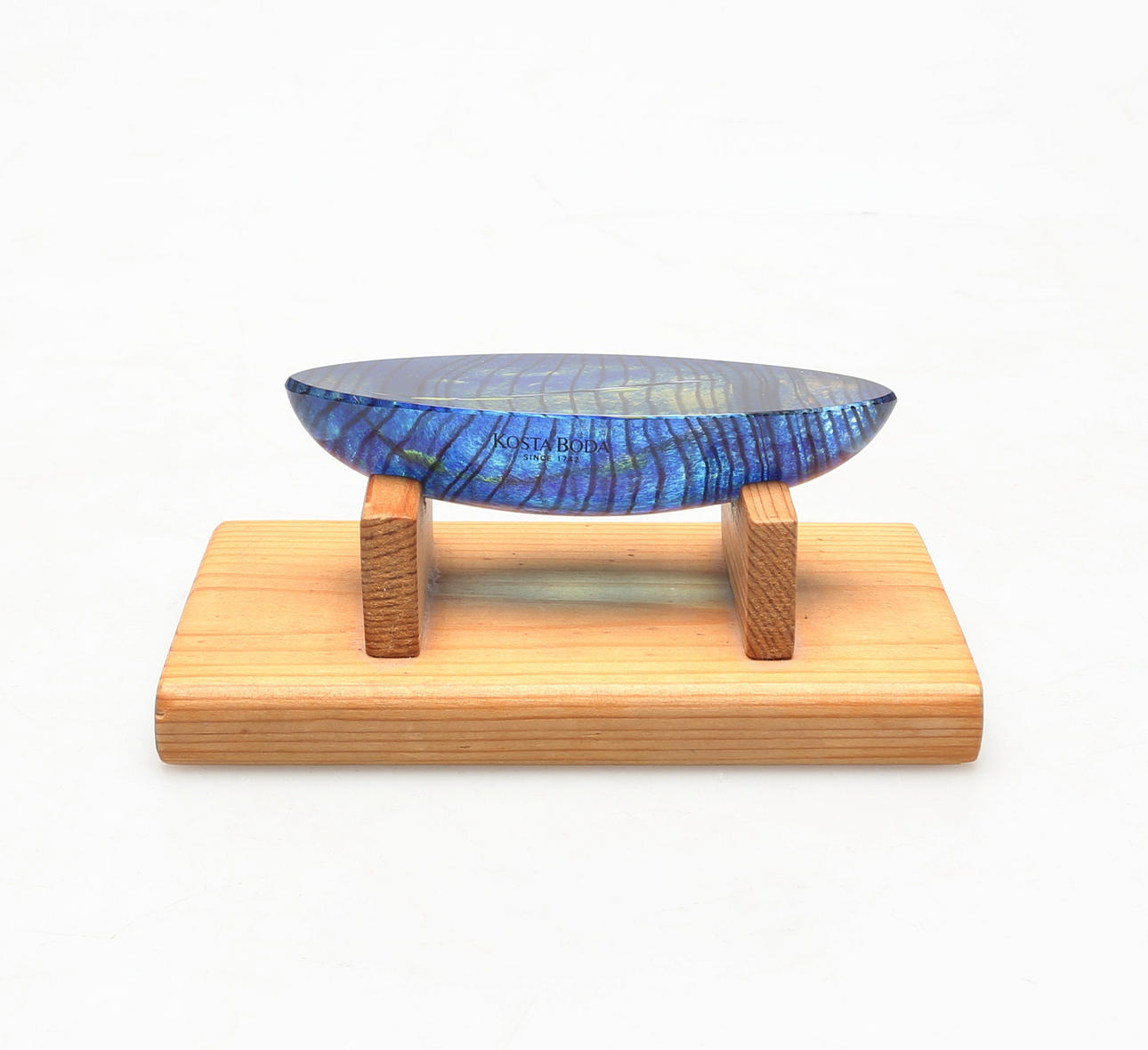 BERTIL VALLIEN. Boot, Glas, Kosta Boda, signiert.