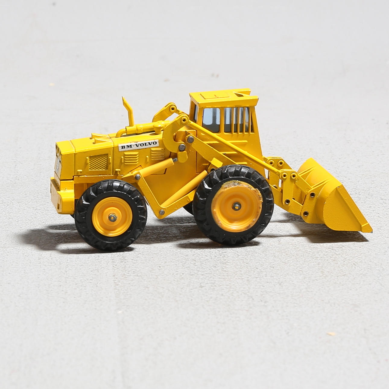 NZG MODELLE GMBH. BM-VOLVO 840.