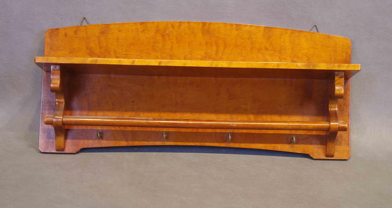 VÄGGHYLLA FÖR HANDDUKAR, björk.