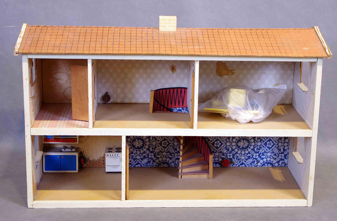 DOCKHUS MED MÖBLER.