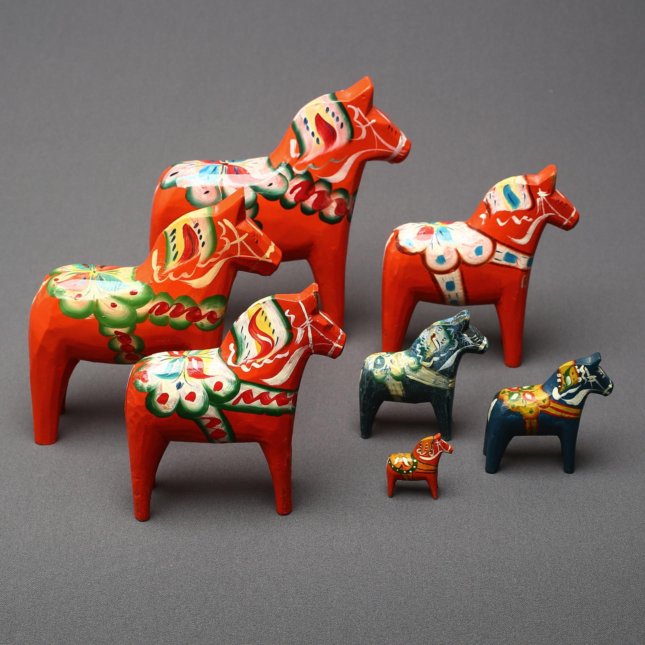 DALA-HEVOSET, 7 kpl, maalattua puuta.