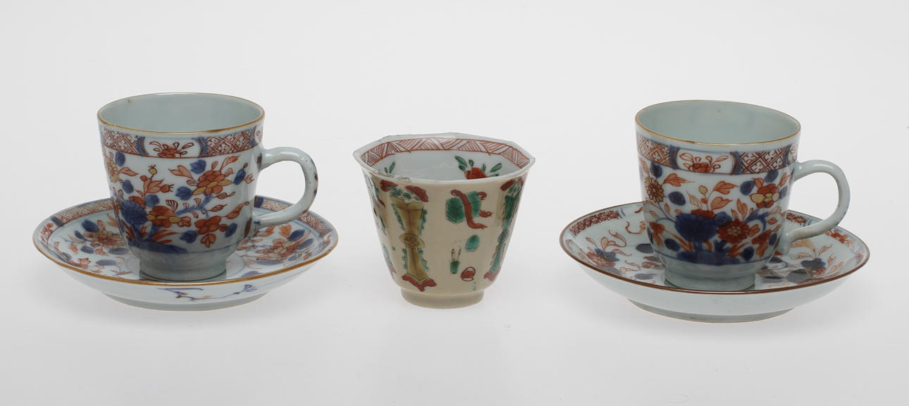 KOPPAR med fat, 2 st, KOPP, porslin, Kina.