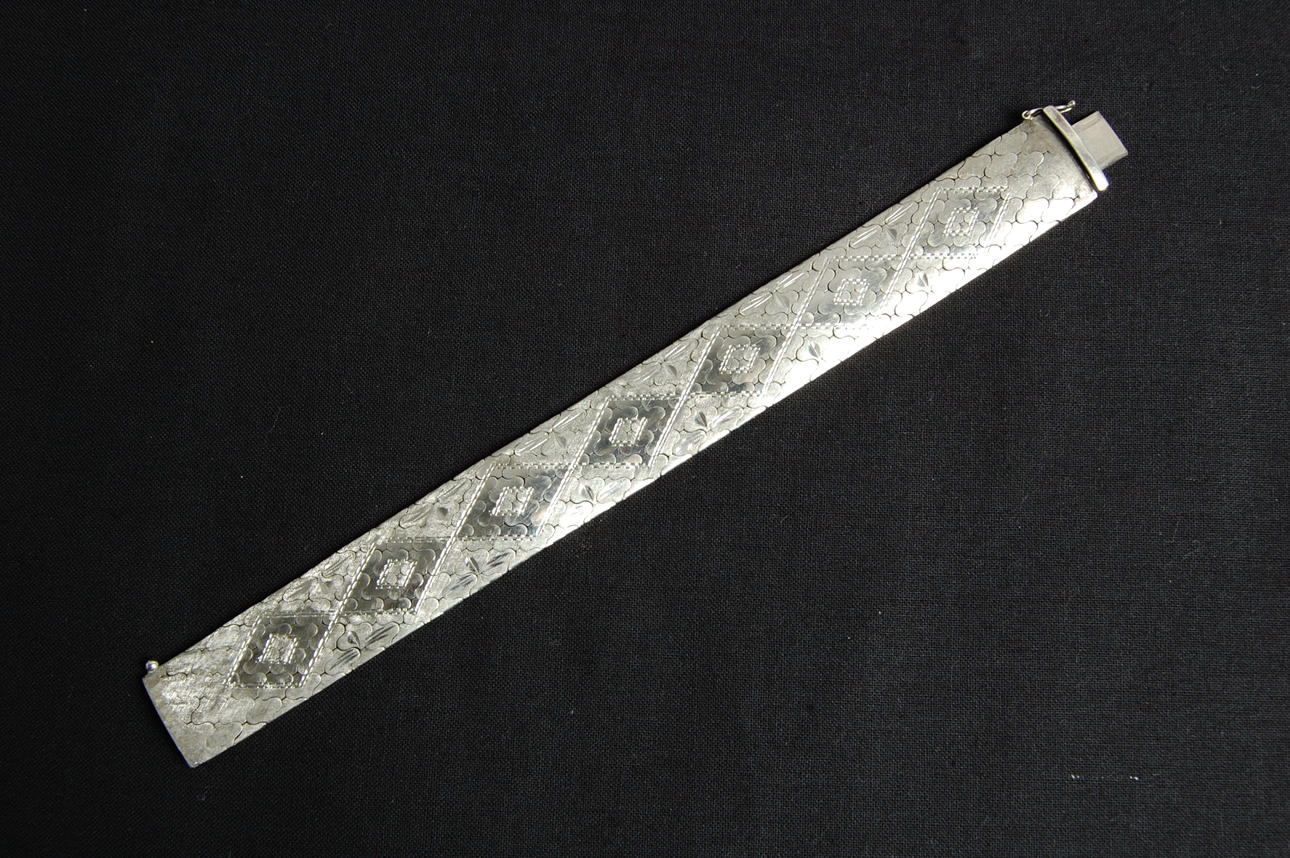 ARMBAND, silver, vikt 45 g.