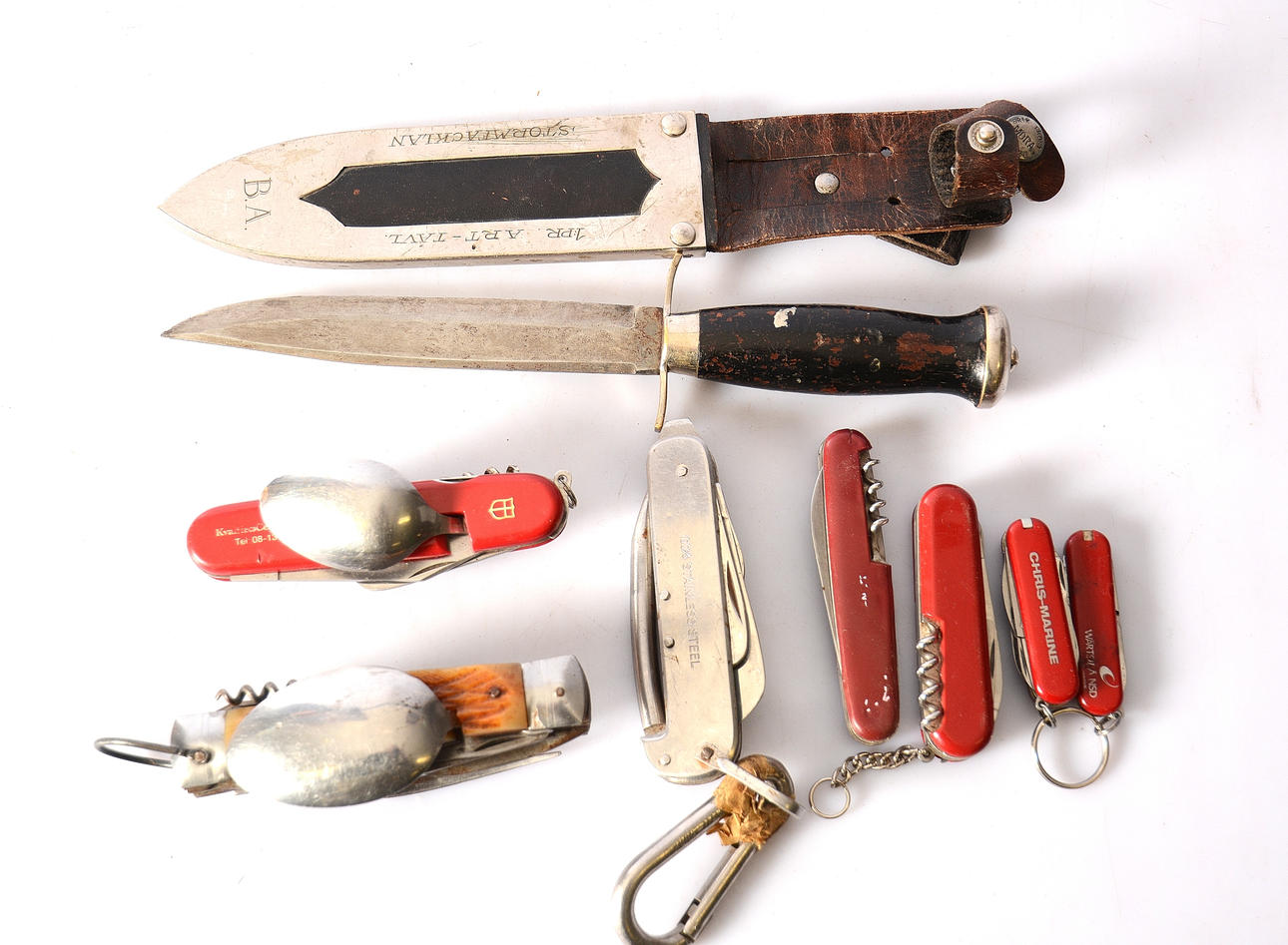 Lote DE CUCHILLOS, 8 piezas, 1900.