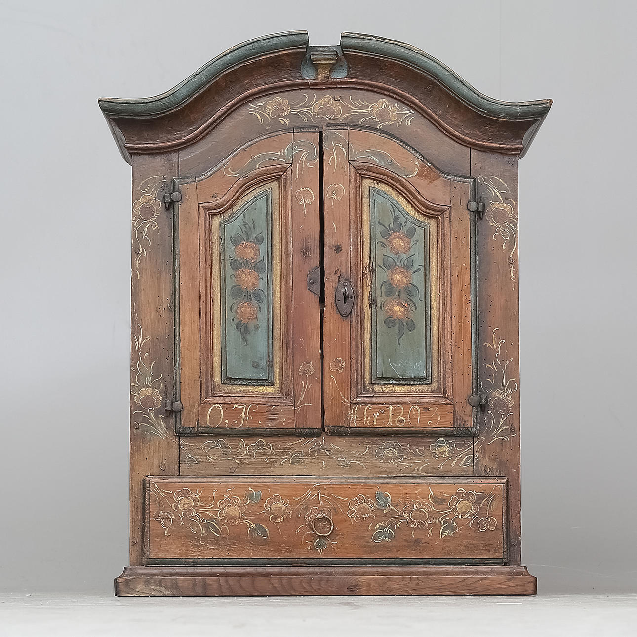 BRÖLLOPSSKÅP, allmoge, datering 1803.