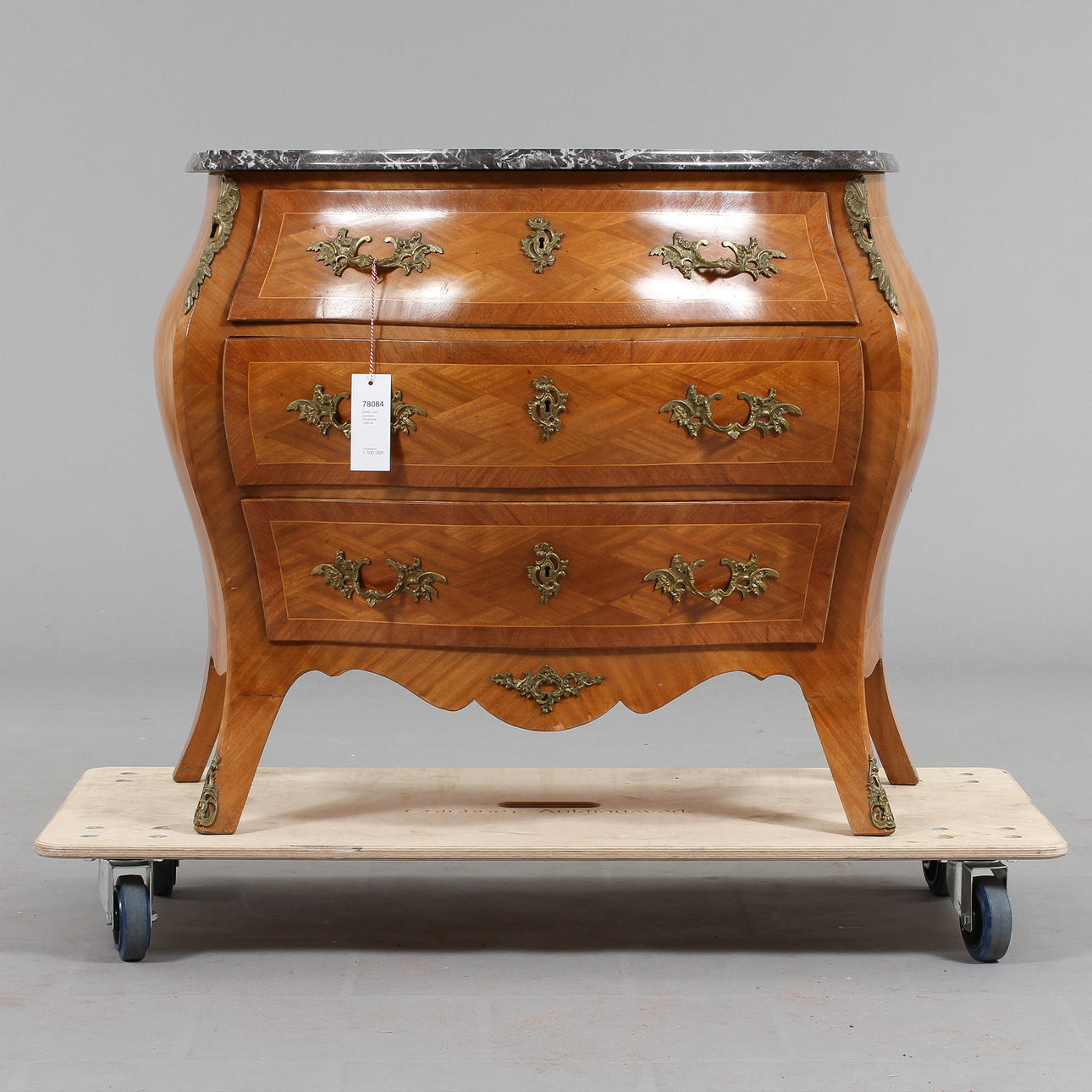 BYRÅ, med stenskiva. Rokokostil. 1900-tal.