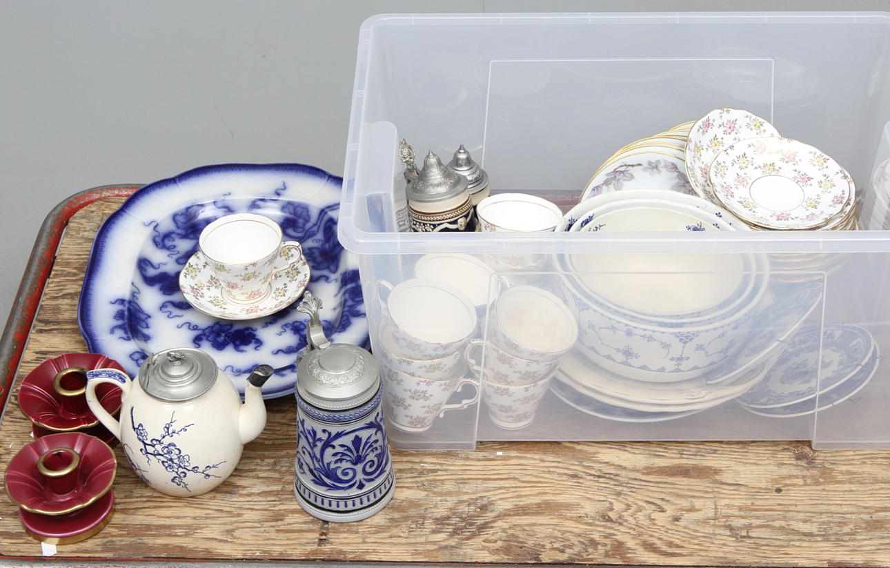 KERAMIKFÖREMÅL, bl.a. "Rubin" Gefle, Gustafsberg.