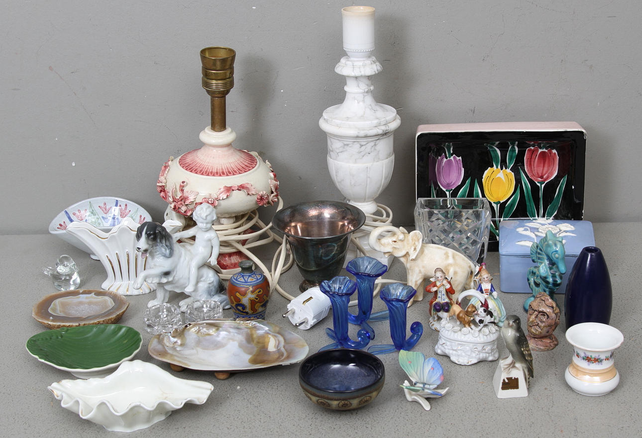 KERAMIKFÖREMÅL mm, 1900-tal.