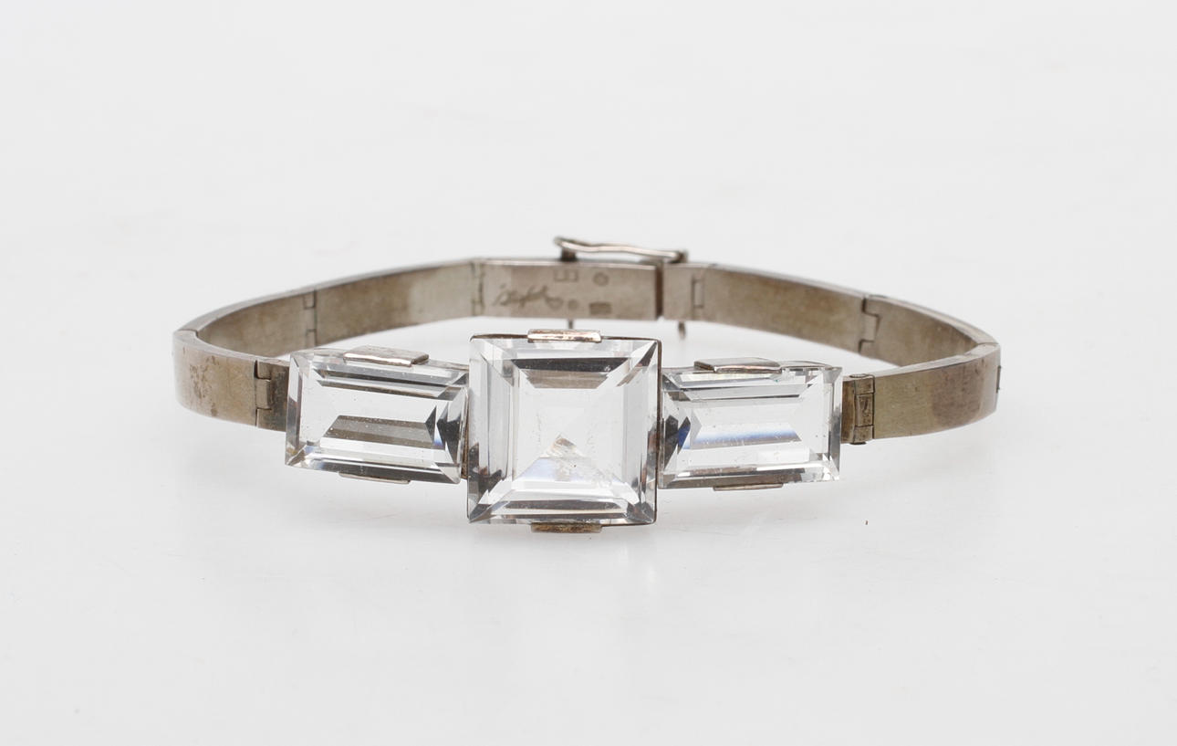 ARMBAND, silver med bergskristaller, Stigbert, Stockholm, 1944.