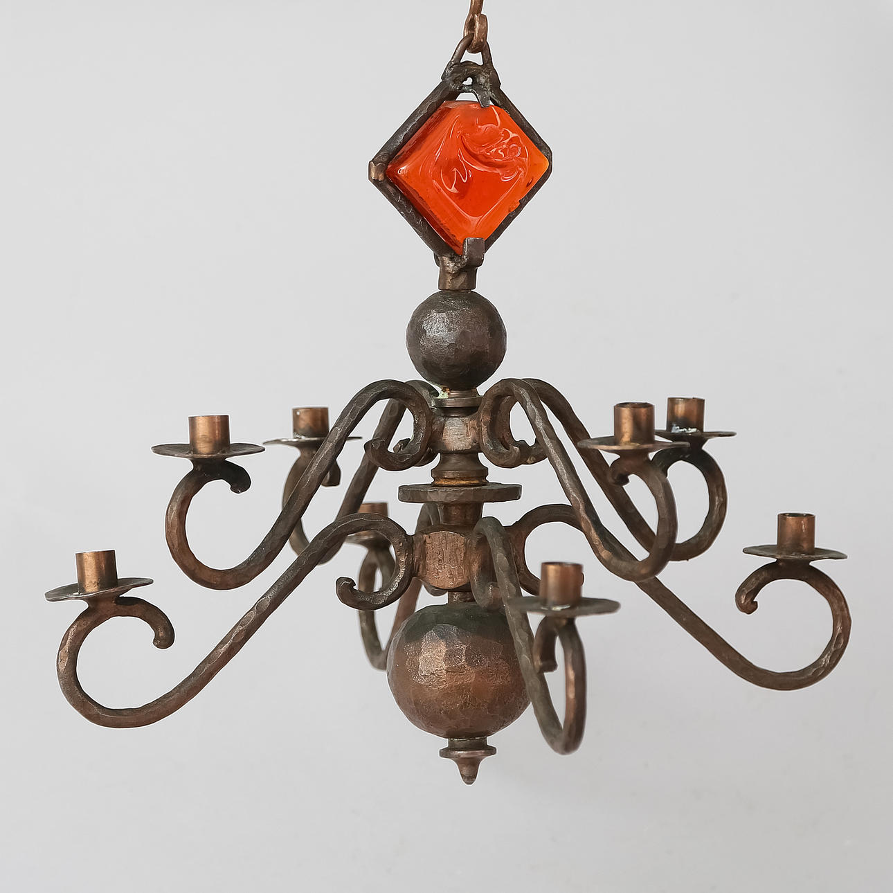 LJUSSTAKE samt LJUSKRONA, smide.