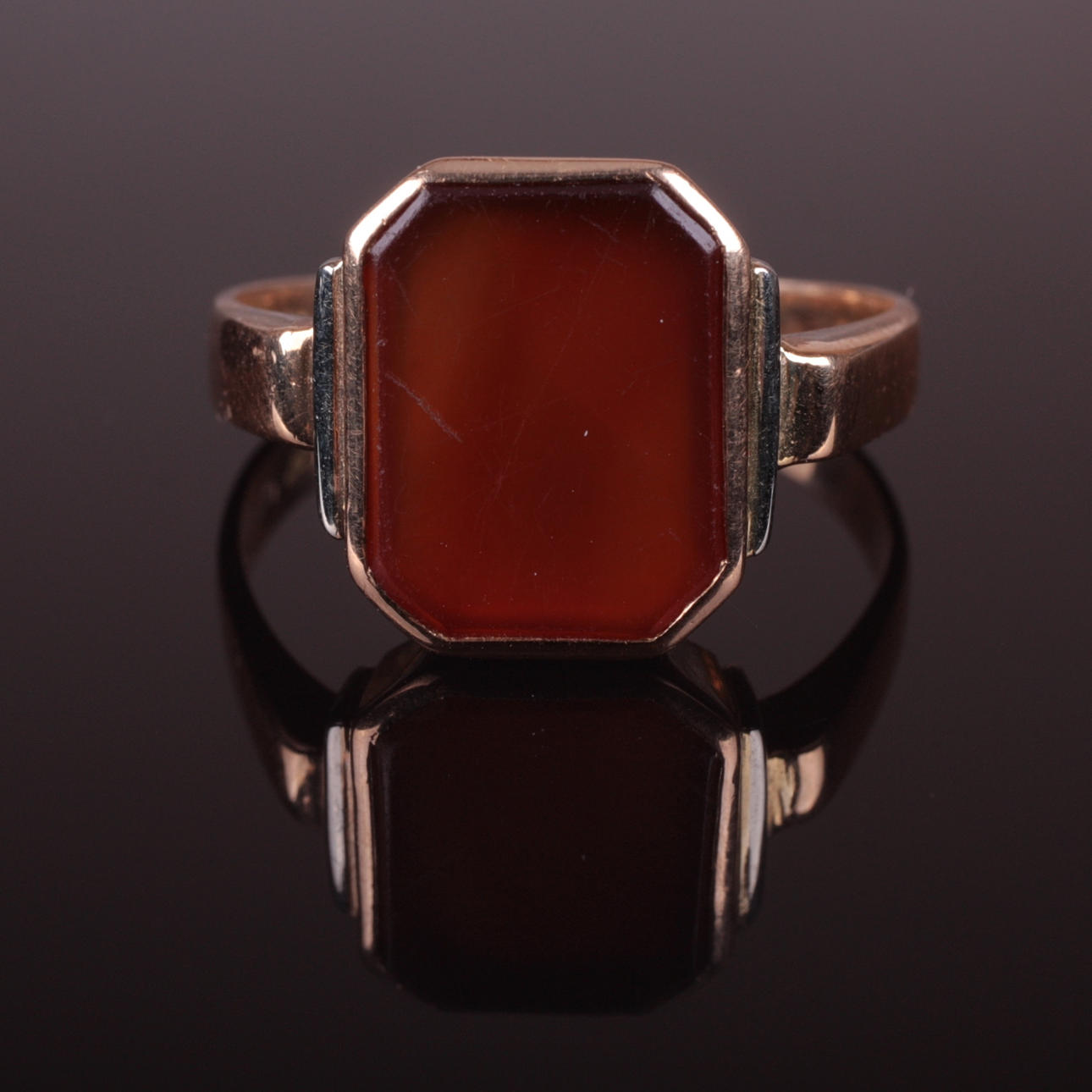 Siegelring, mit CARNEOL, 18 Karat Gold, ca. 5,2 Gramm.