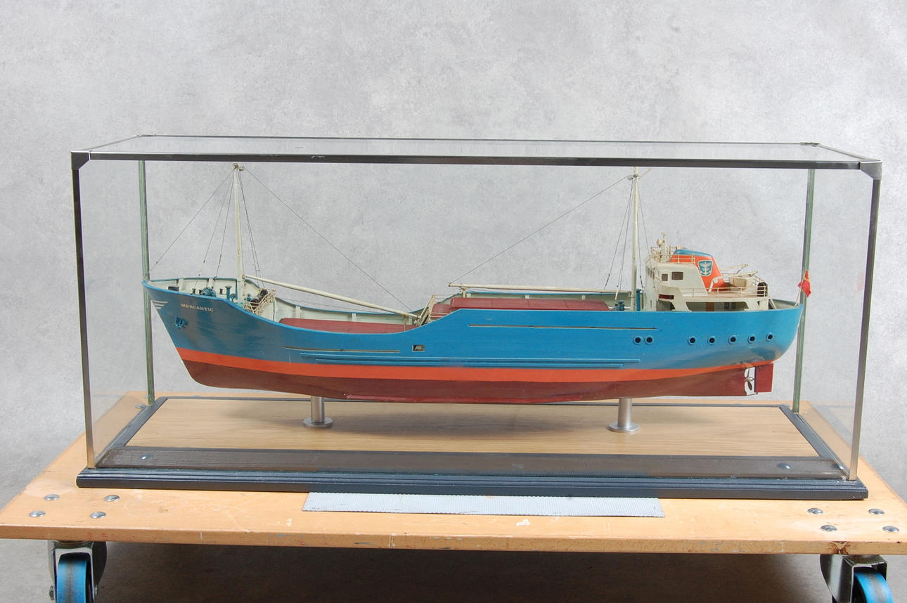 FARTYGSMODELL, " Mercantic " Danmark, i monterskåp.