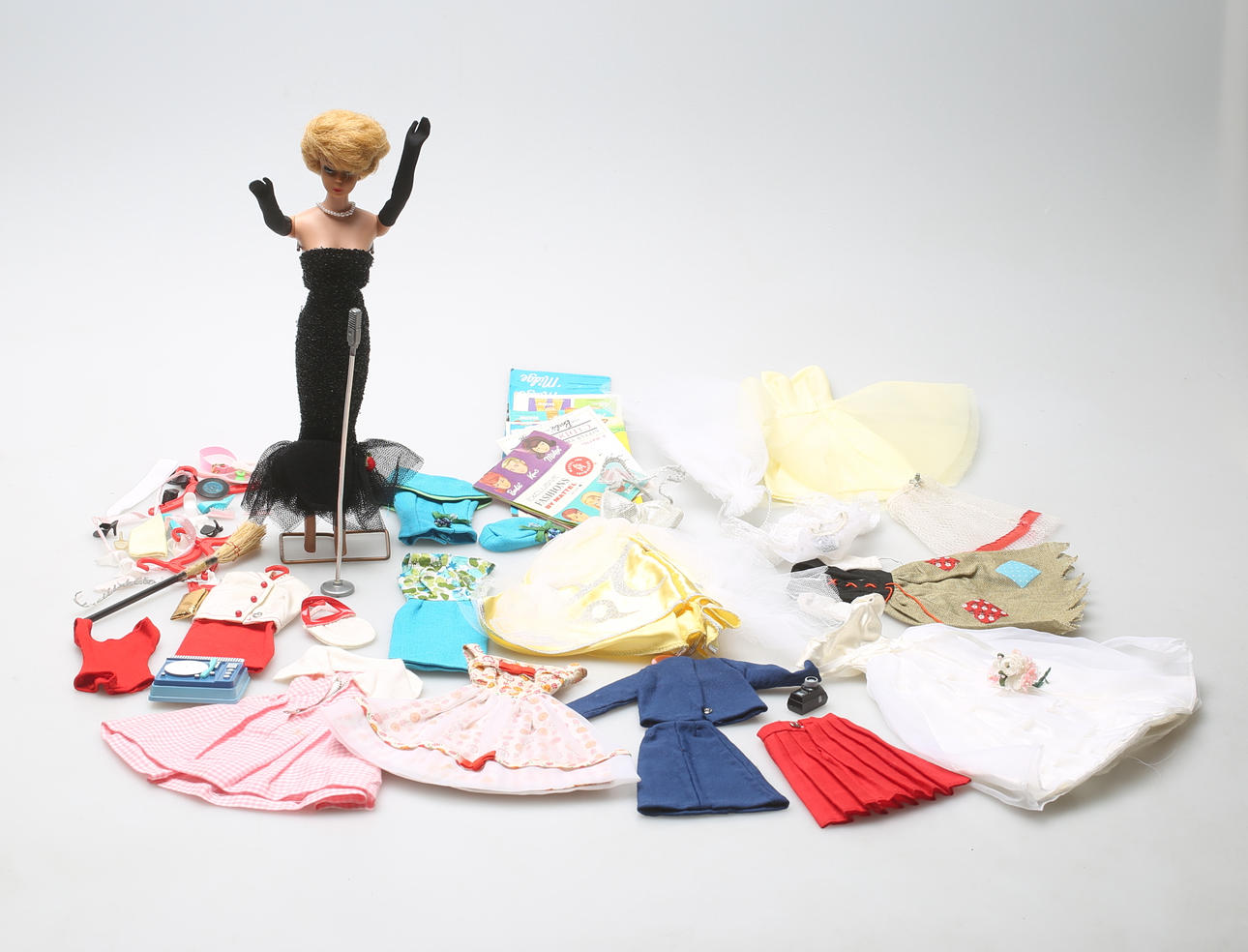 MUÑECA y ROPA, Barbie, Mattel, 1960.