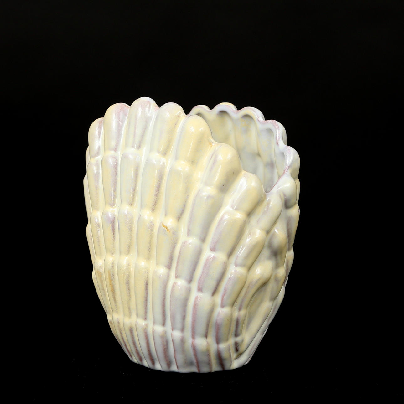 VICKE LINDSTRAND. Muschelvase, Upsala-Ekeby.