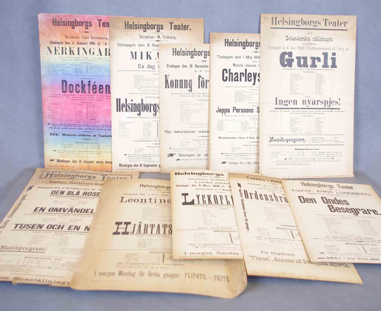 ÄLDRE TEATERSKYLTAR OCH PLANSCHER.