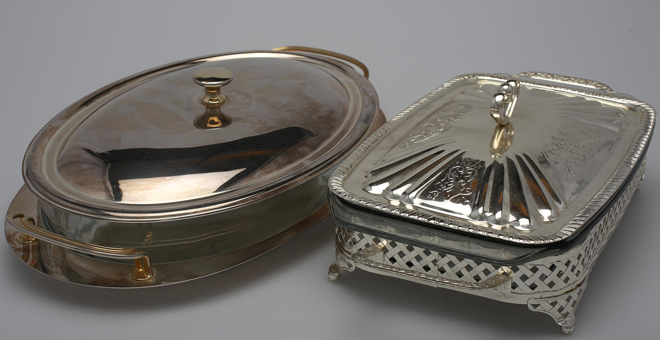 PARTI BRICKOR, SERVERINGSKÄRL OCH BÄGARE, nysilver/vitmetall.