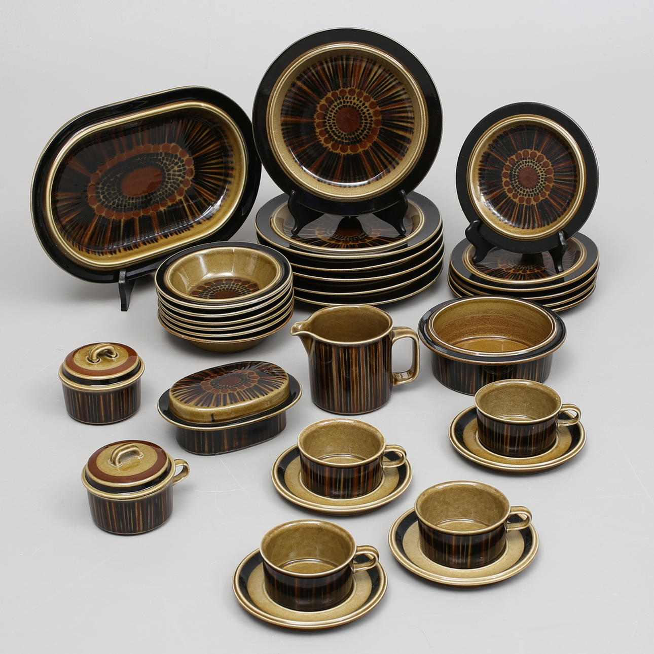 SERVIS, 31 delar, "Kosmos", Arabia.