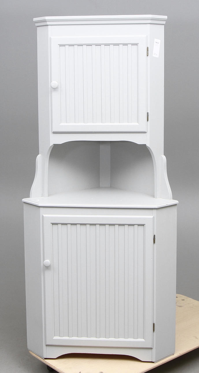 HÖRNSKÅP 1900-talets mitt.