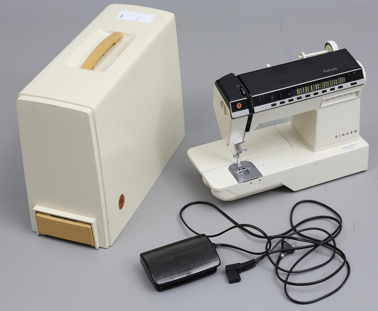 SYMASKIN, Singer Futura.