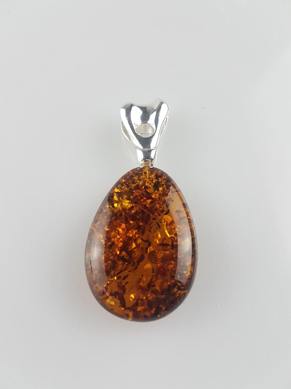 AMBER PENDANT, SILVER.