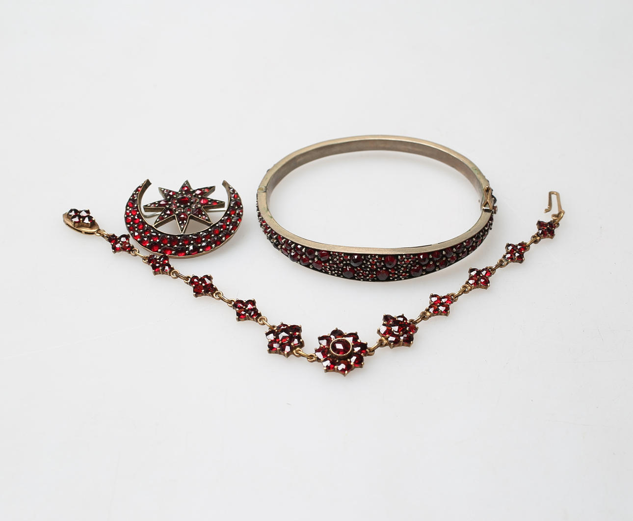 JOYERÍA GRANADA, 3 piezas.