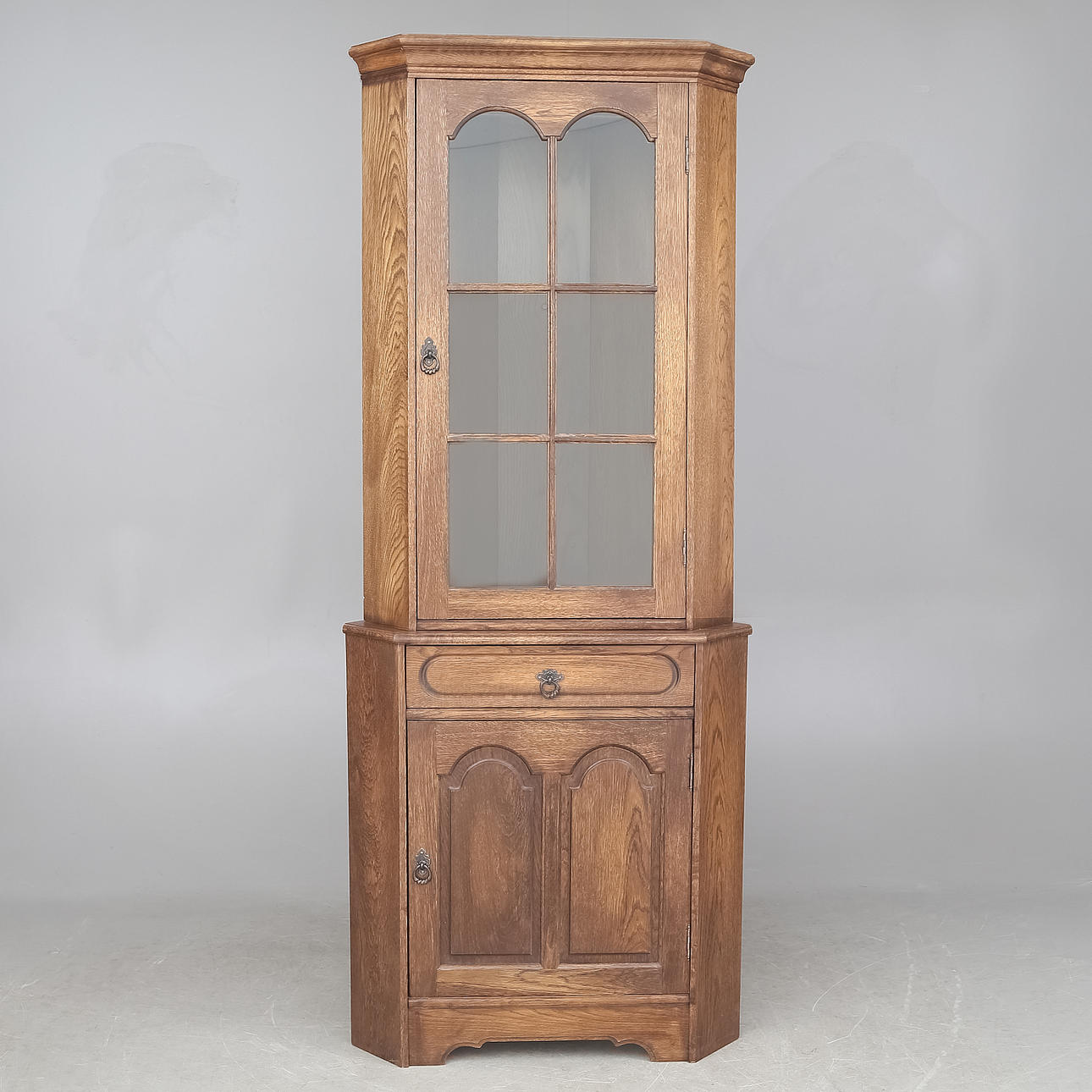 HÖRNSKÅP, vitrin, 1900-tal.