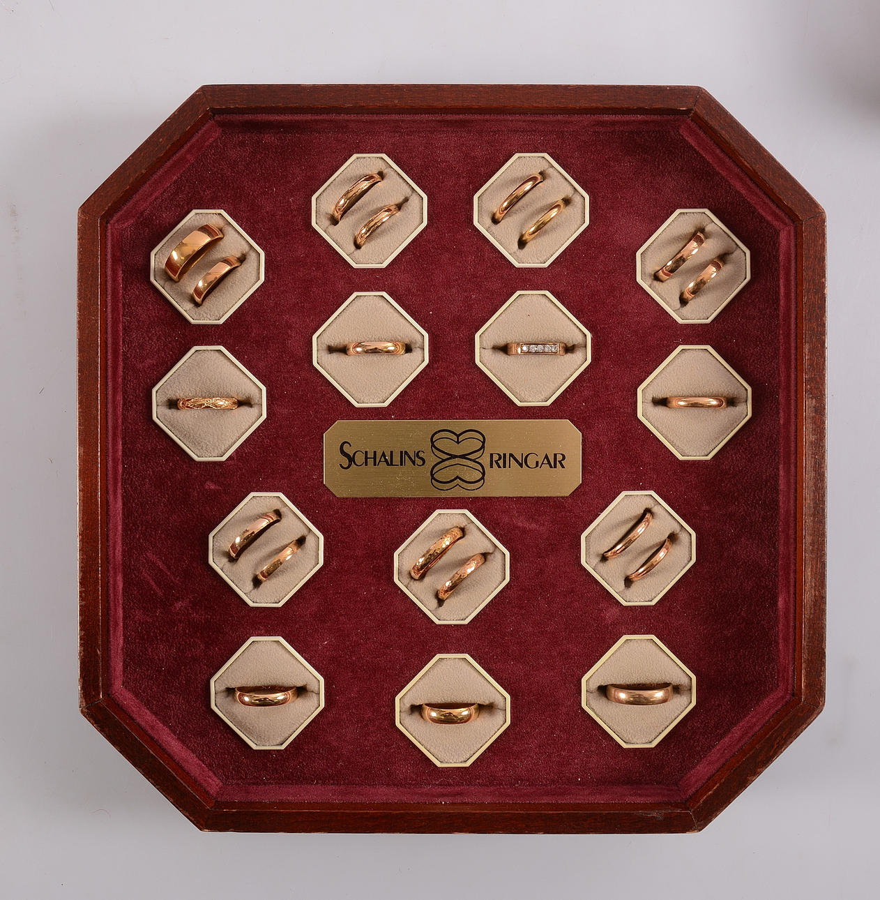 RINGATRAPPER, Schalins.