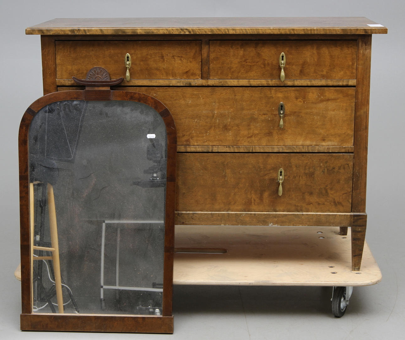 BYRÅ SAMT SPEGEL, björk, 1930 tal.