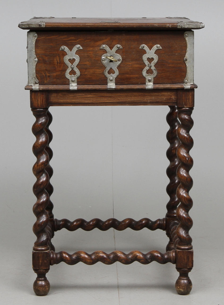 SKRIN, på benställning, daterad 1657.