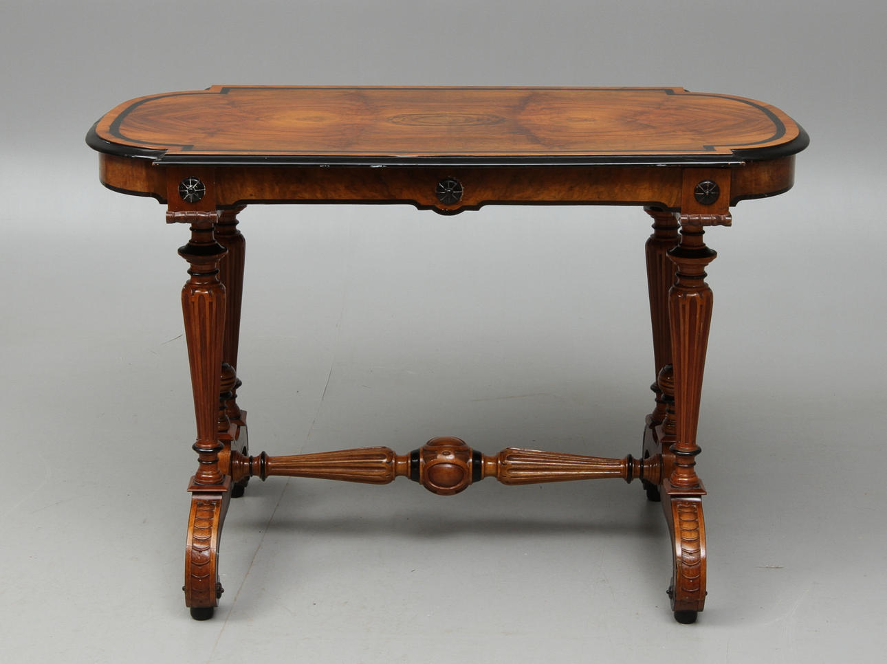 SALONGSBORD, nyrenässans, sent 1800-tal.