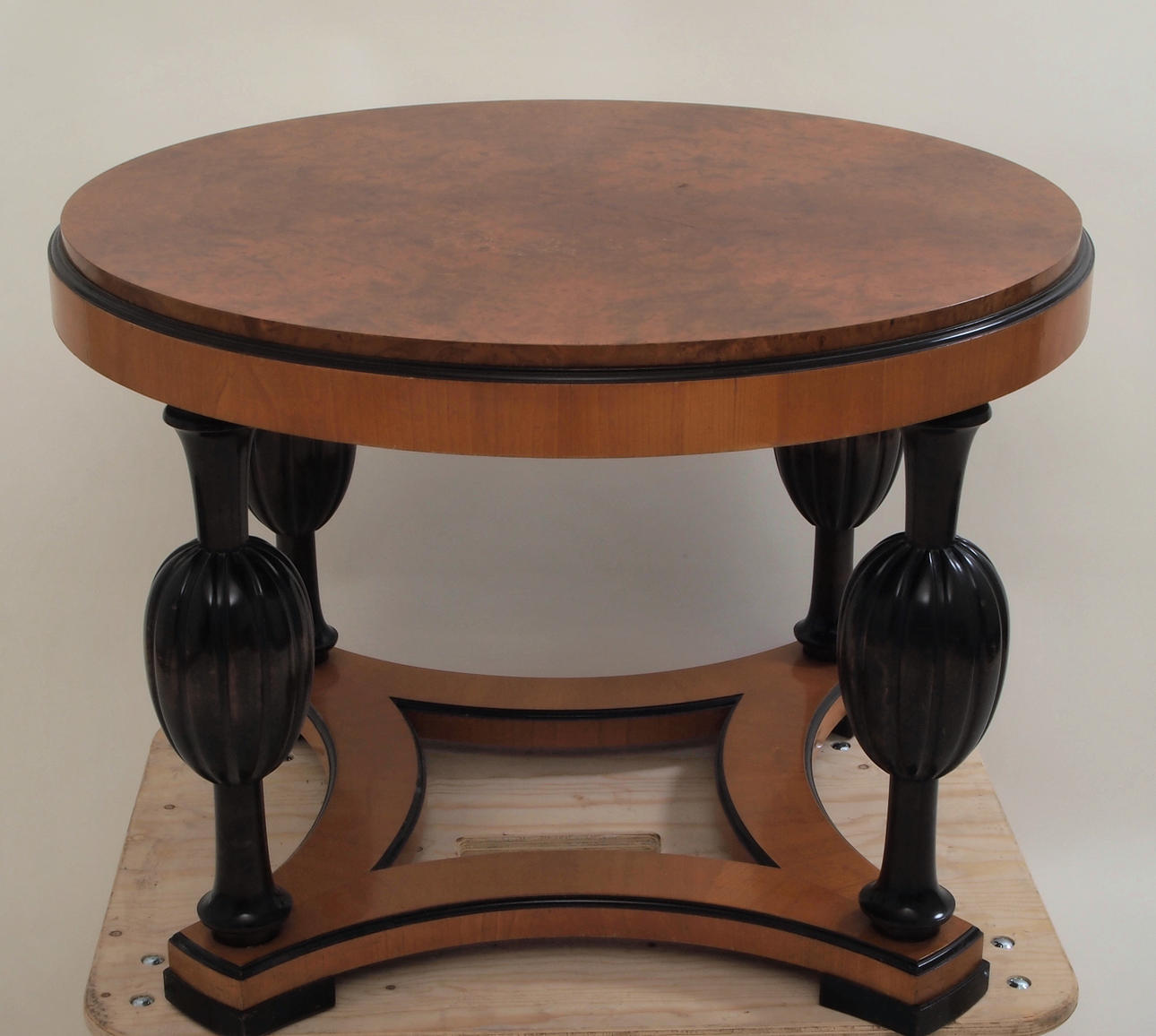 ART DECO COFFEE TABLE, ROOT VENEER, 1930s/40s.