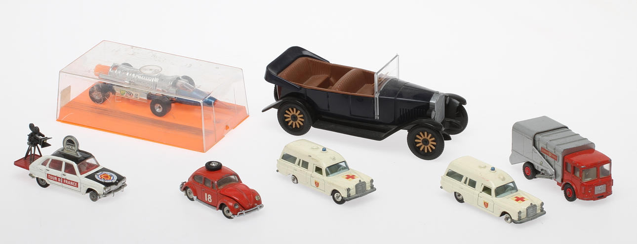 MODELLBILAR CORGI TOYS, LESNEY, MATTEL och VOLVO plastbil , Finland.