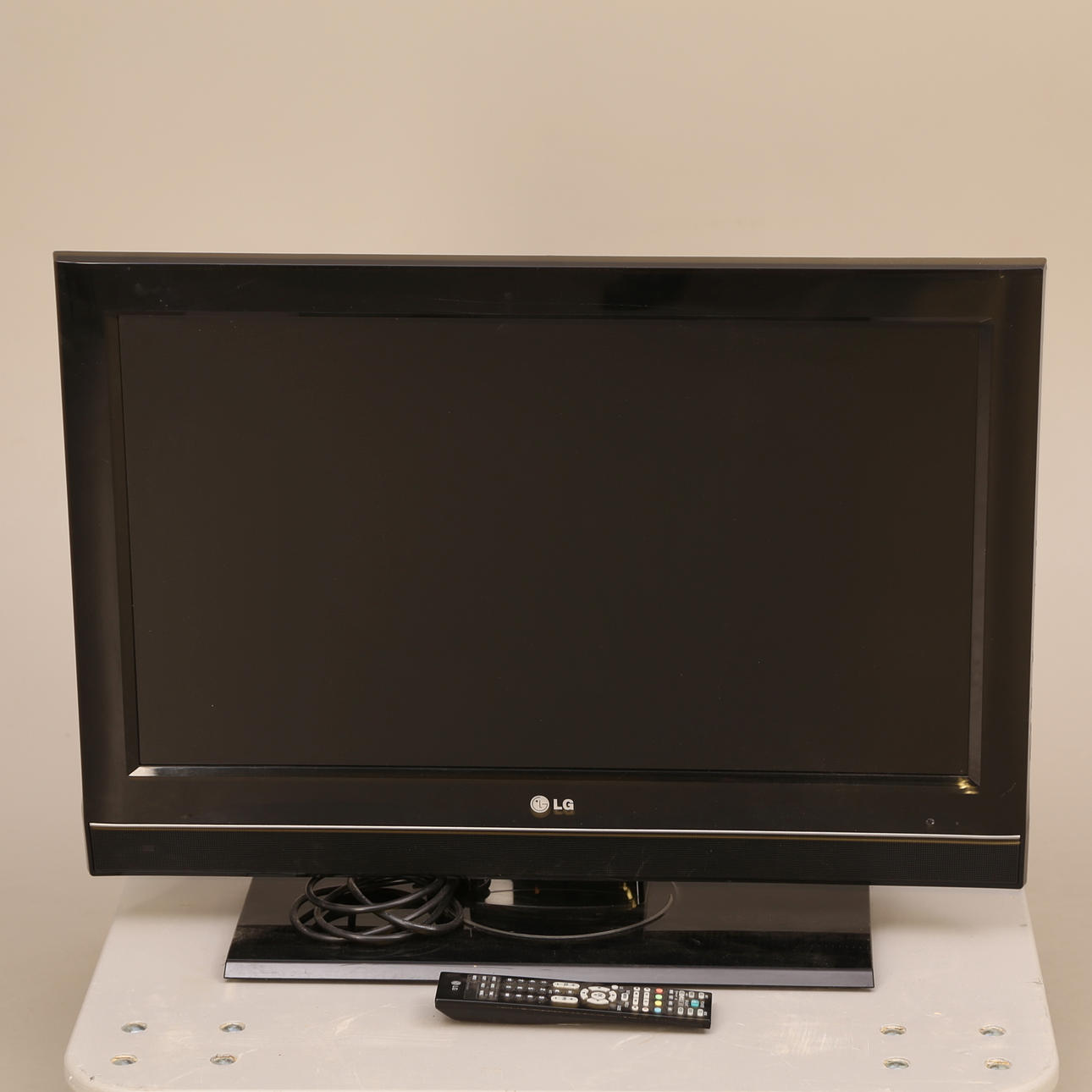 FLAT TV, 32 inch, LG, black, remote control, model 32LC56.