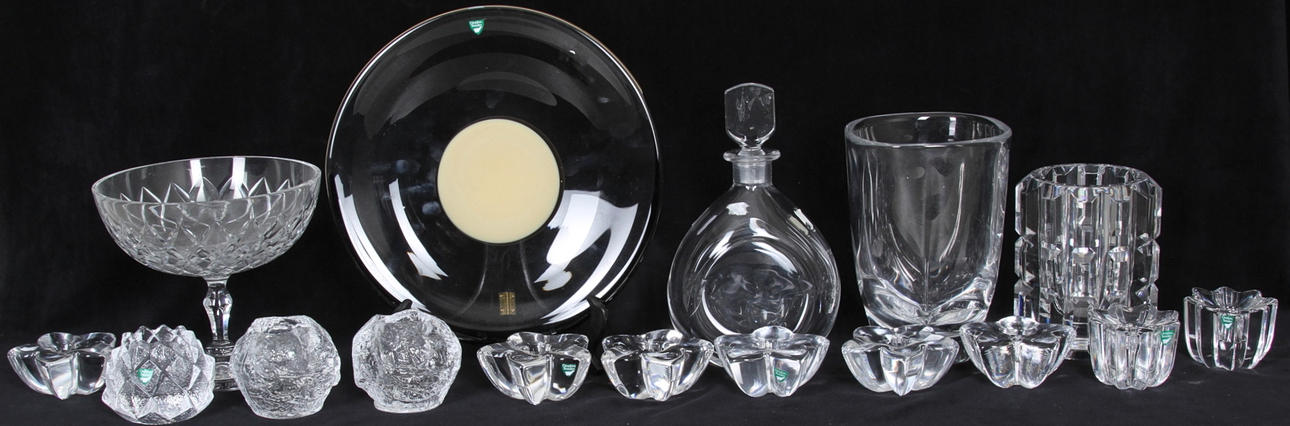 GLASFÖREMÅL, 16 delar, Kosta och Orrefors.