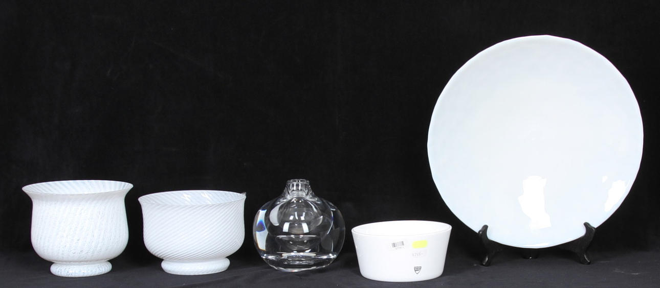 GLASFÖREMÅL, 5 delar, bl.a. Kosta, Målerås, Orrefors.