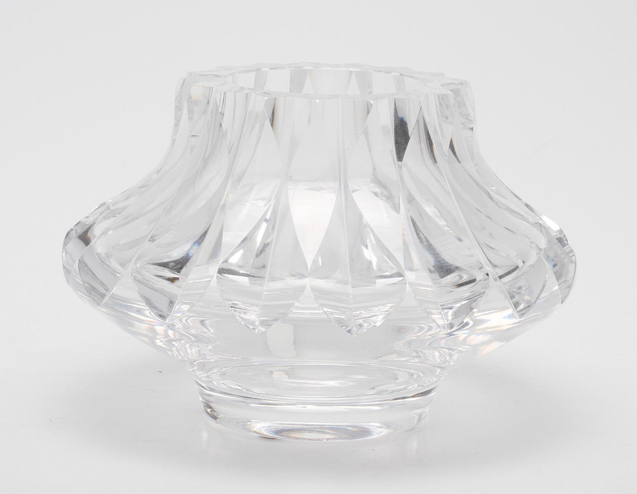 PETR MANDL(1947-). Tjeckoslovakien, skål, signerad och daterad 1973.