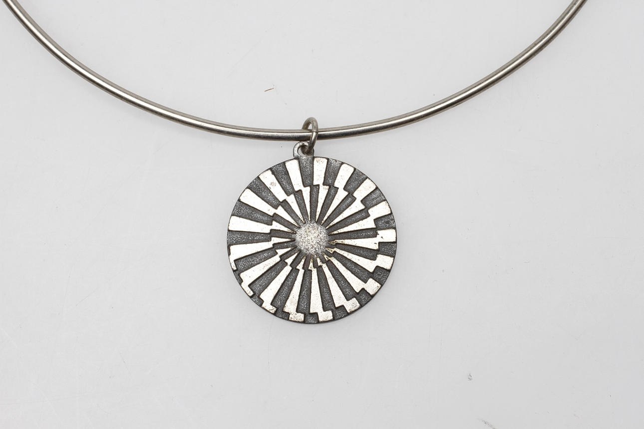 HALSSMYCKE, vitmetall, Olympiska spelen Kiel 1972.