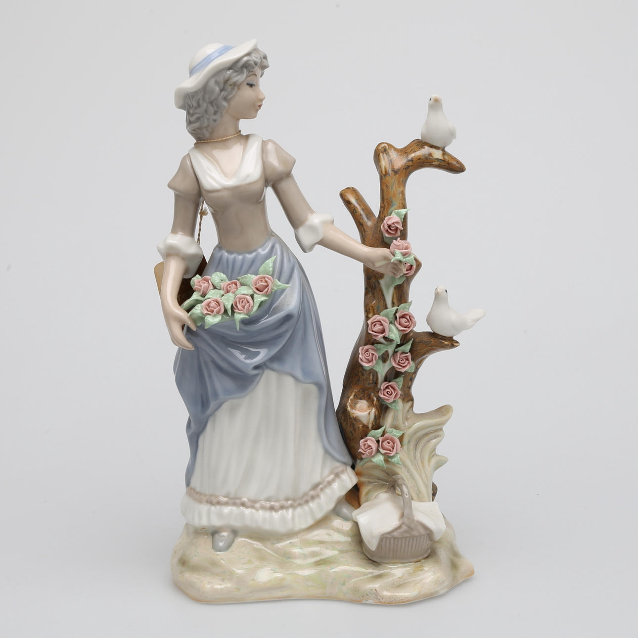 FIGURE, porcelain, Tengra, Spain.
