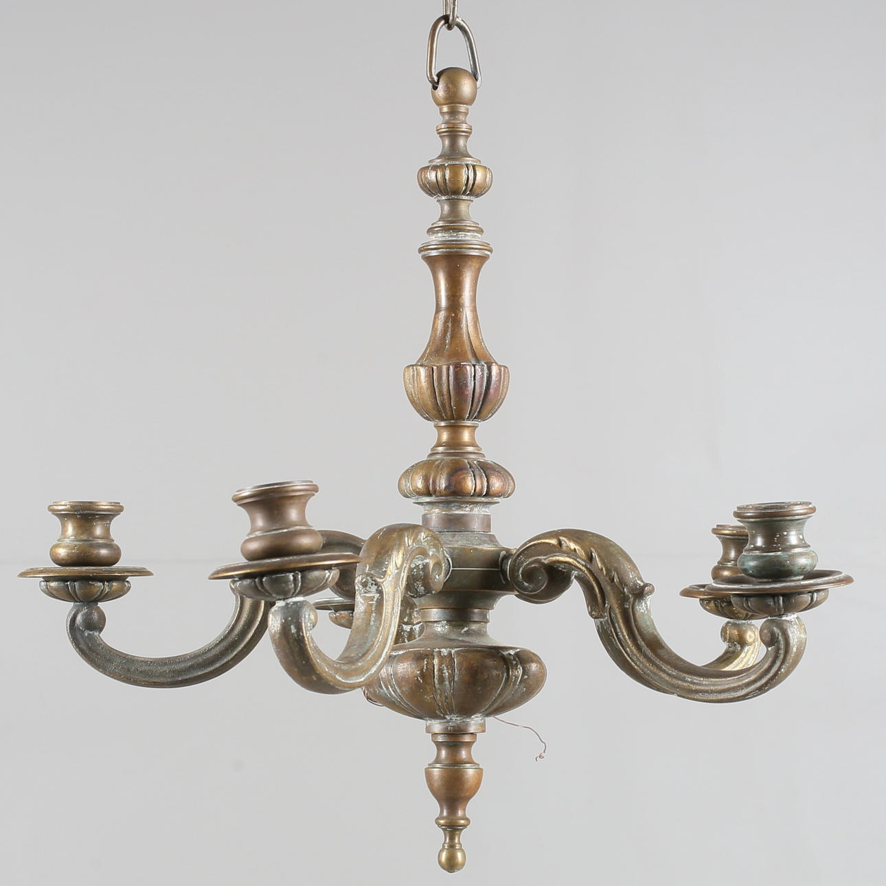 DECKENLAMPE, 5 Kerzenhalter, Bronze/Messing, 20. Jahrhundert.