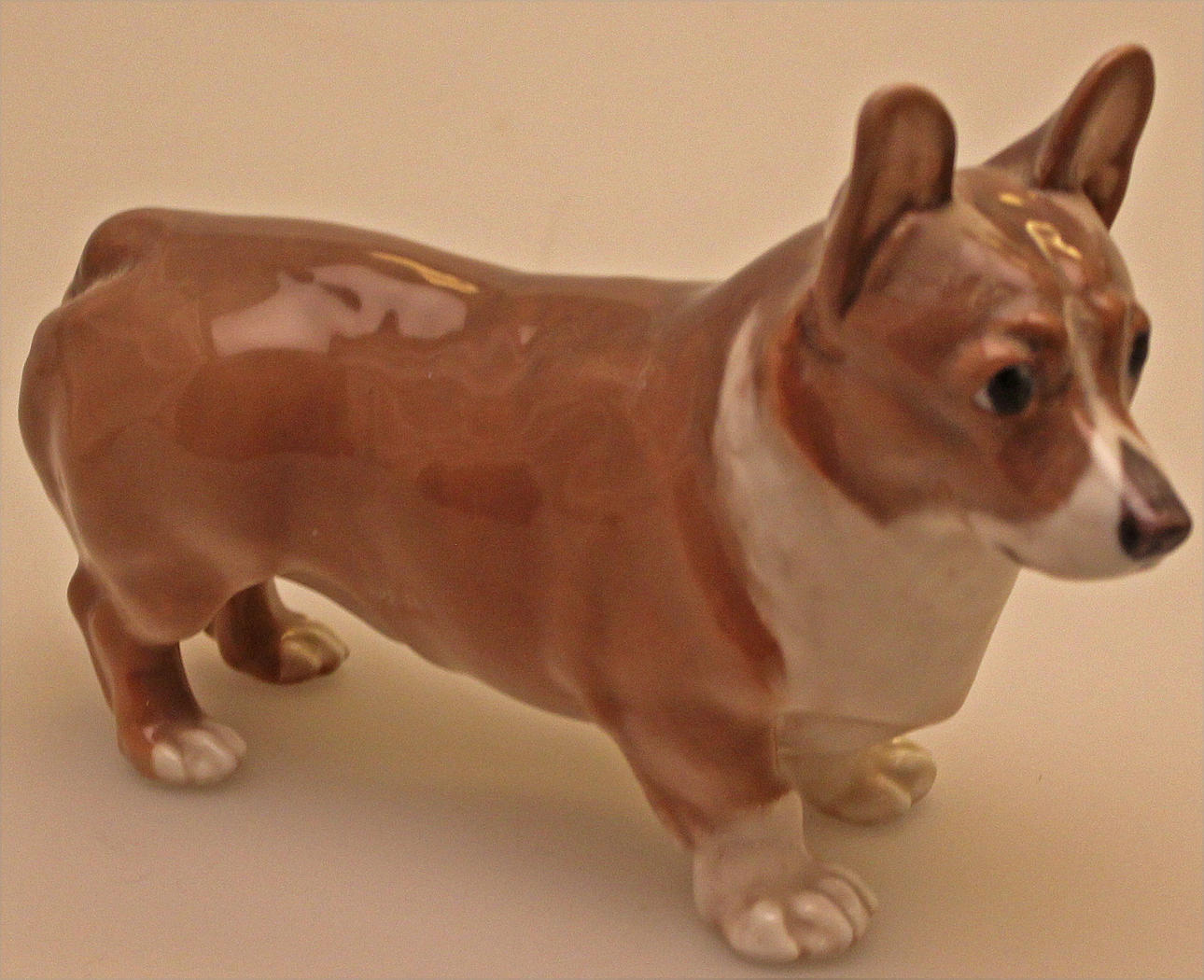 FIGURIN, porslin, Welsh Corgi,Royal Copenhagen, Danmark.