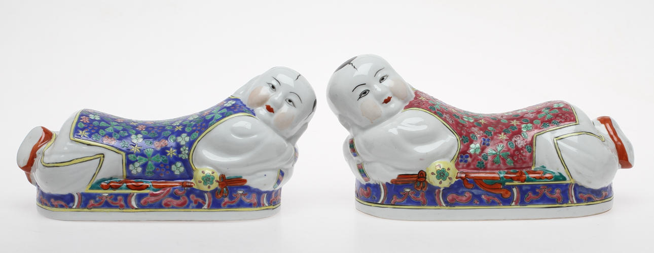 KUDDAR, 2 st, porslin, Kina.