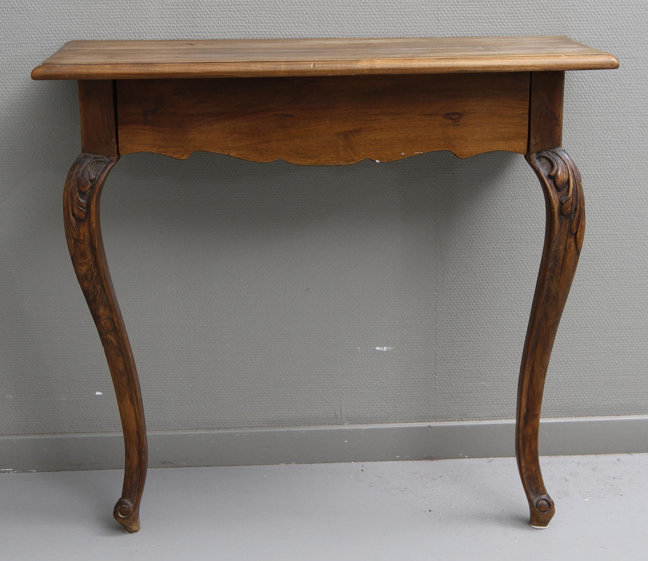 KONSOLBORD, valnød, 1800-tallet.