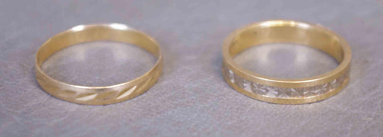 RINGAR, 2 stycken, 18 K guld.