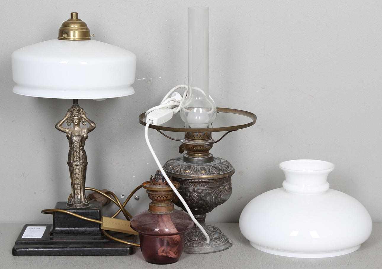 BORDSLAMPA, BORDSFOTOGENSLAMPA samt FOTOGENHUS, omkring 1900.