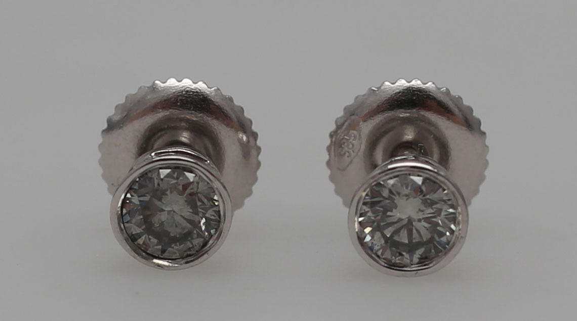 ENSTENSÖRHÄNGEN, ett par, ca 0,50 ct, vitguld, 14K.